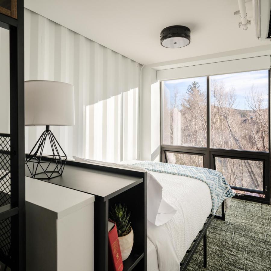 The Block Hotel & Commons Silverthorne Room photo