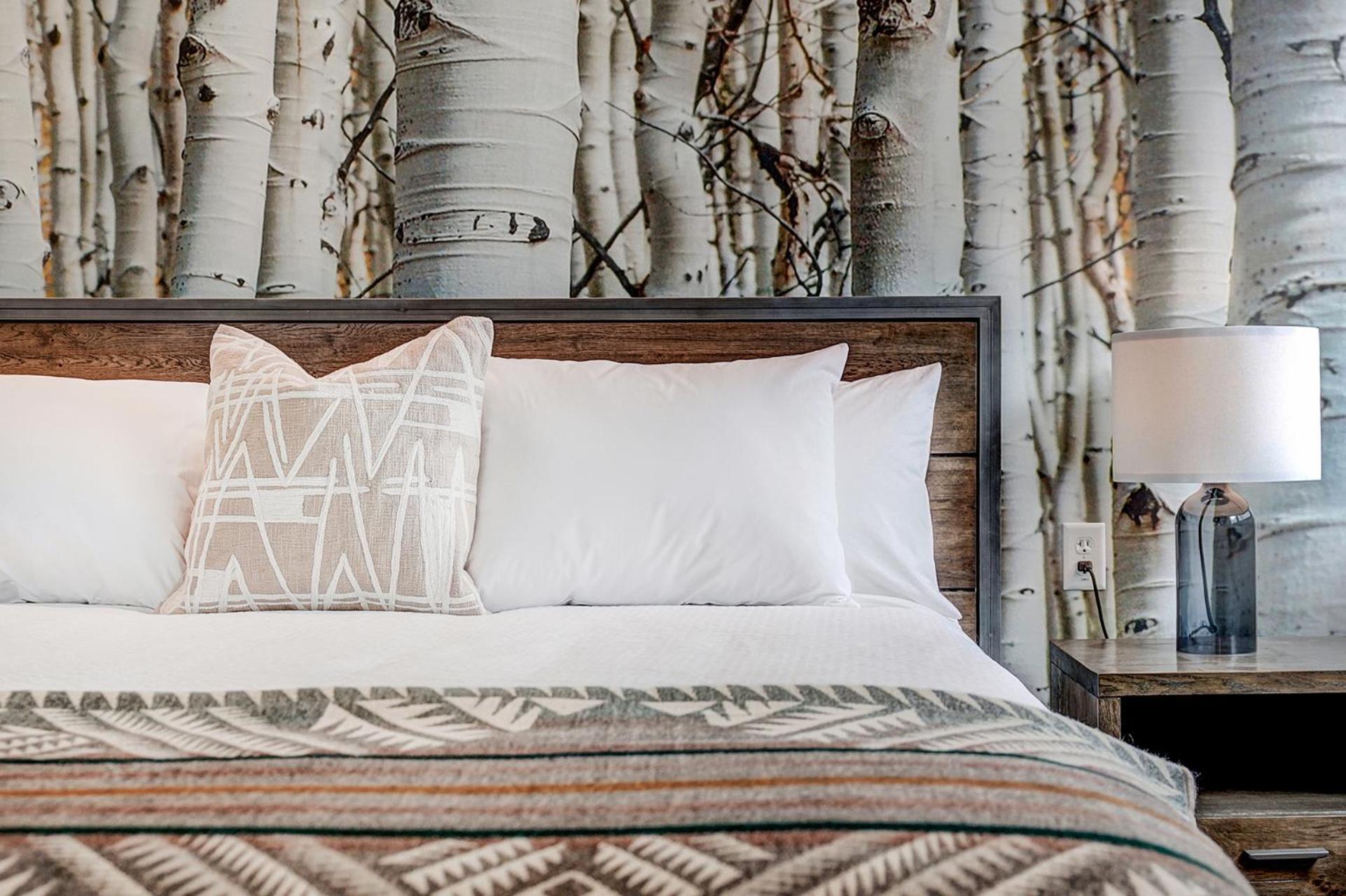 The Block Hotel & Commons Silverthorne Room photo